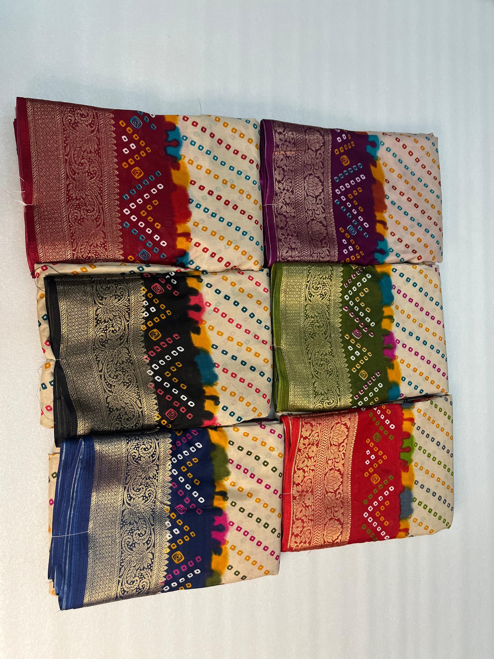 Traditional Dola Silk Bandhani Saree: Elegant Jacquard Border & Vibrant Chundri Print