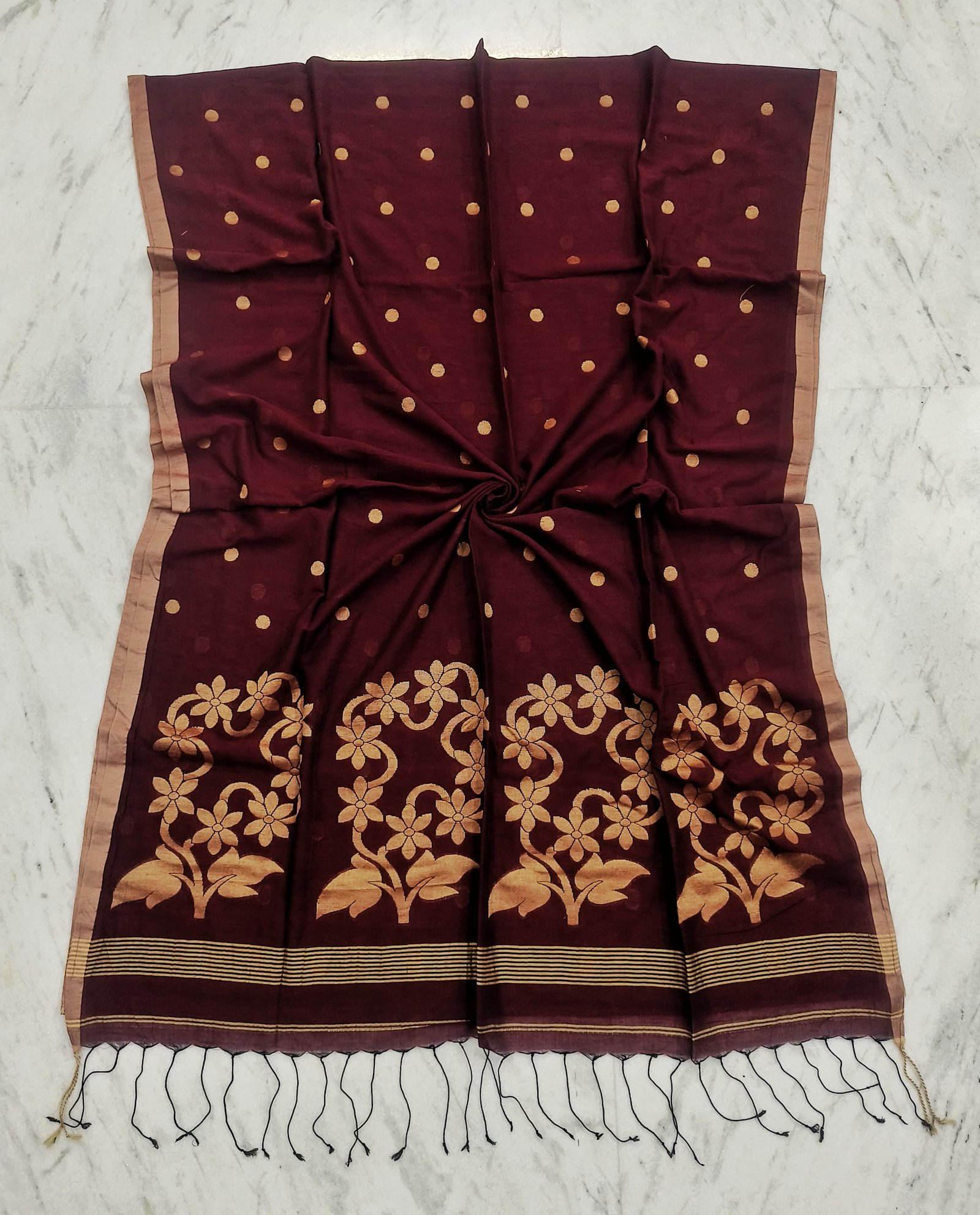 Exquisite Handloom Pure Cotton Saree – Traditional Butti & Floral Jaal Woven Design