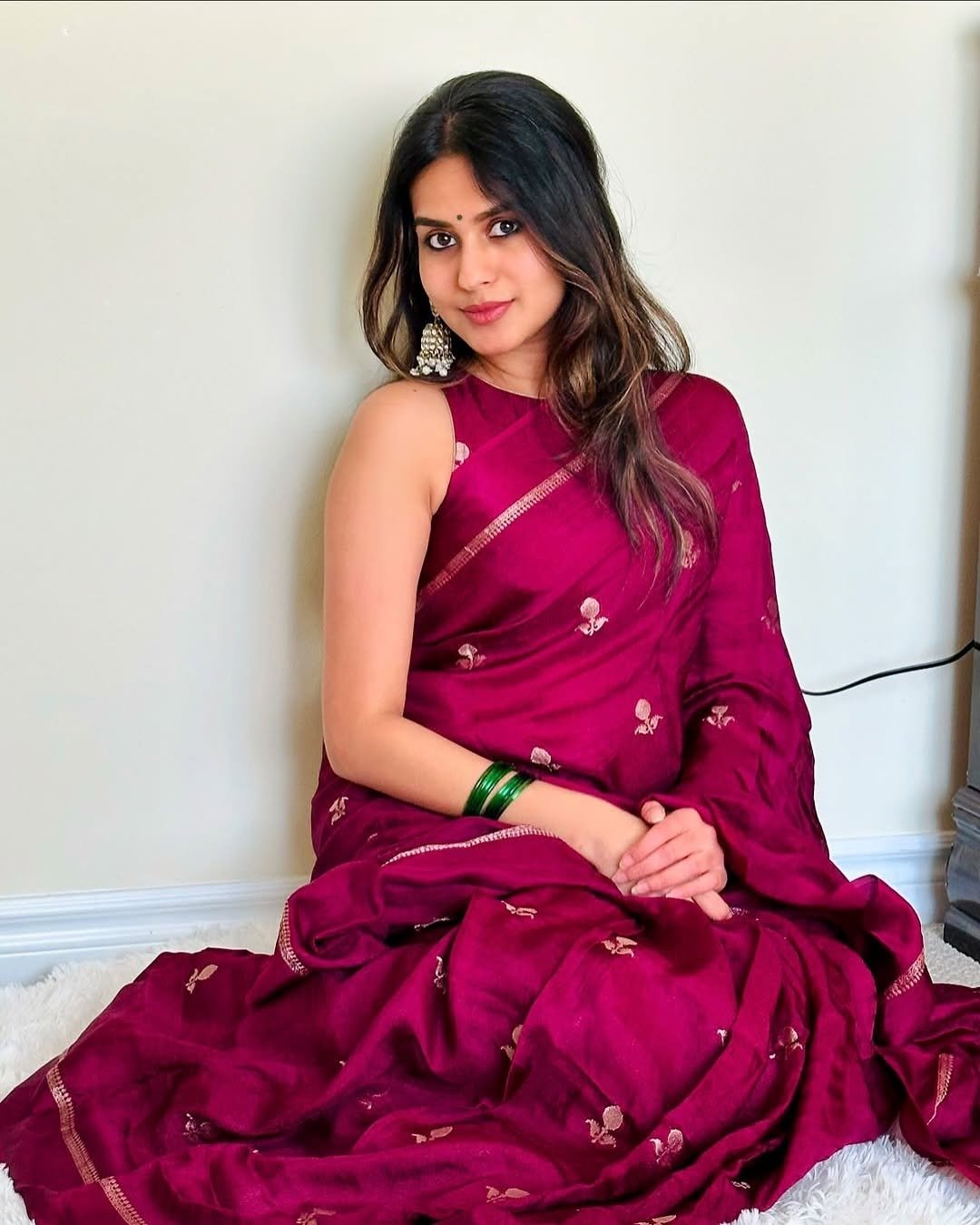 Pure Soft Viscose Khadi Silk Saree with Satin Border & All-Over Jacquard Leaf Figure Motifs Code !! F.B.S.